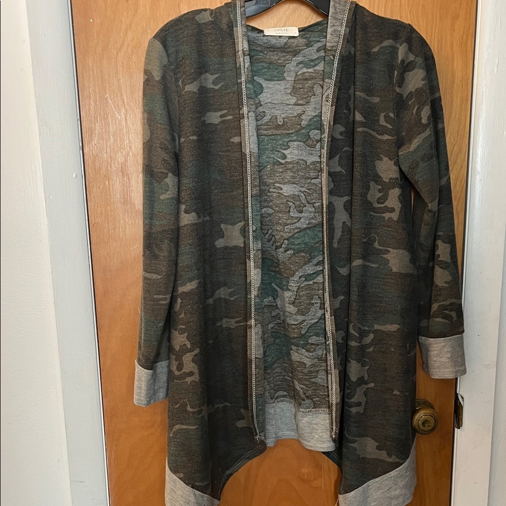 Jolie Camouflage Cardigan with Green and Gray Tones